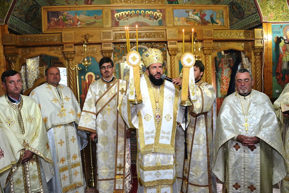 Resfinţirea bisericii schitului de pe Muntele Mic 76492