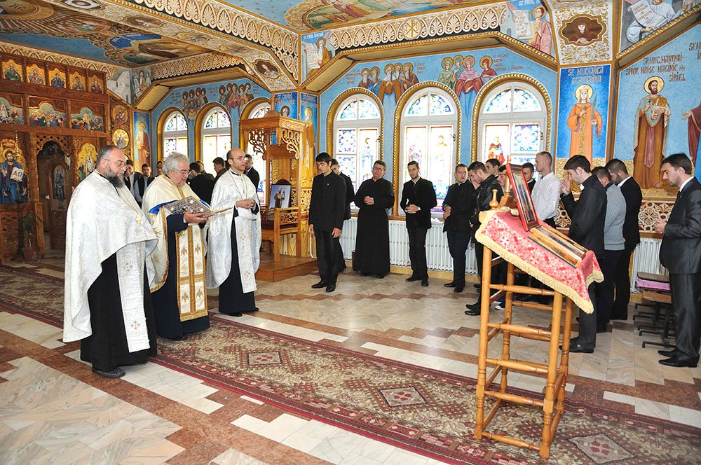 Festivităţi la începutul anului universitar la Oradea şi Baia Mare 76404