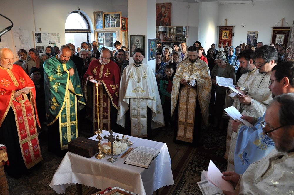 Maica Domnului, cinstită în cartierul Bejan din Iaşi 76422