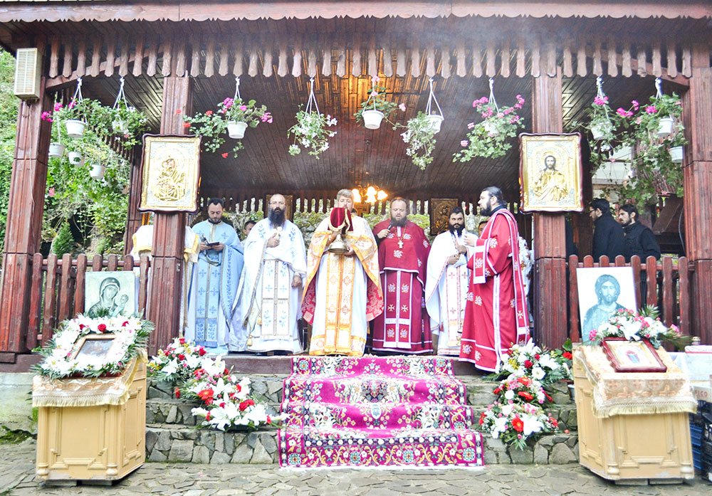 Mănăstirile Călugăra şi Brebu şi-au serbat hramul 76408