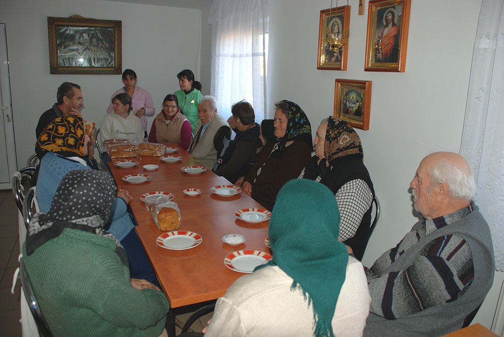 800 de vârstnici în aşezămintele sociale ale Arhiepiscopiei Alba Iuliei 76378