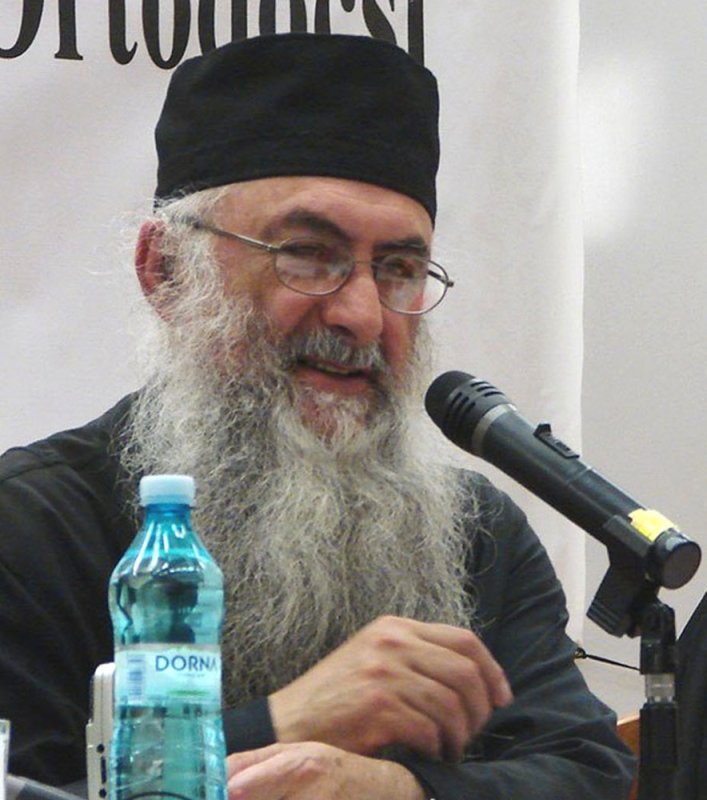 Arhimandritul Zaharia Zaharou la Deva 76380