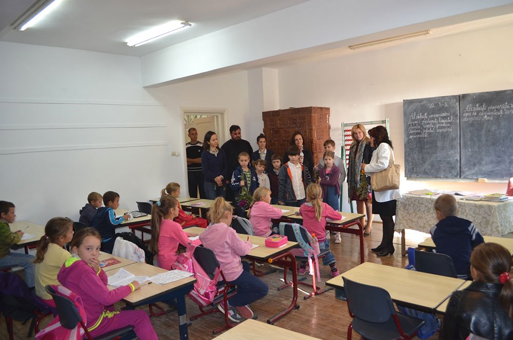 1.000 de cărţi pentru copiii de la Şcoala din Schitu Stavnic 76373