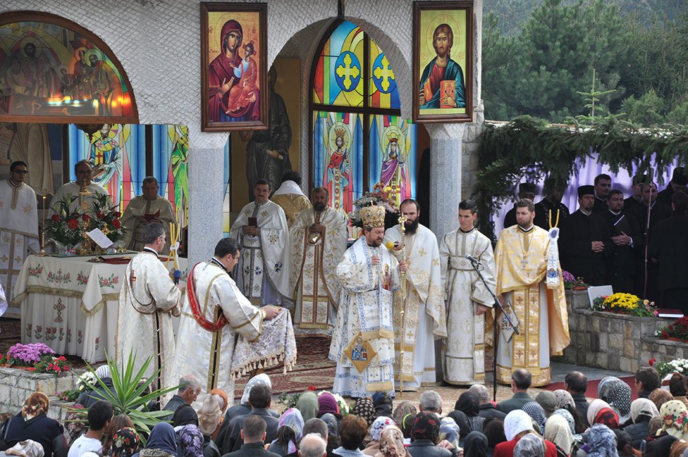 Slujbă arhierească la hramul Mănăstirii Mălineşti 76335