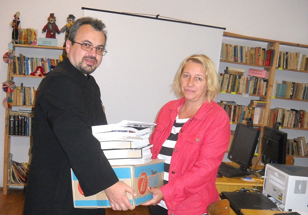 Donaţie de carte în Parohia Birda 76290