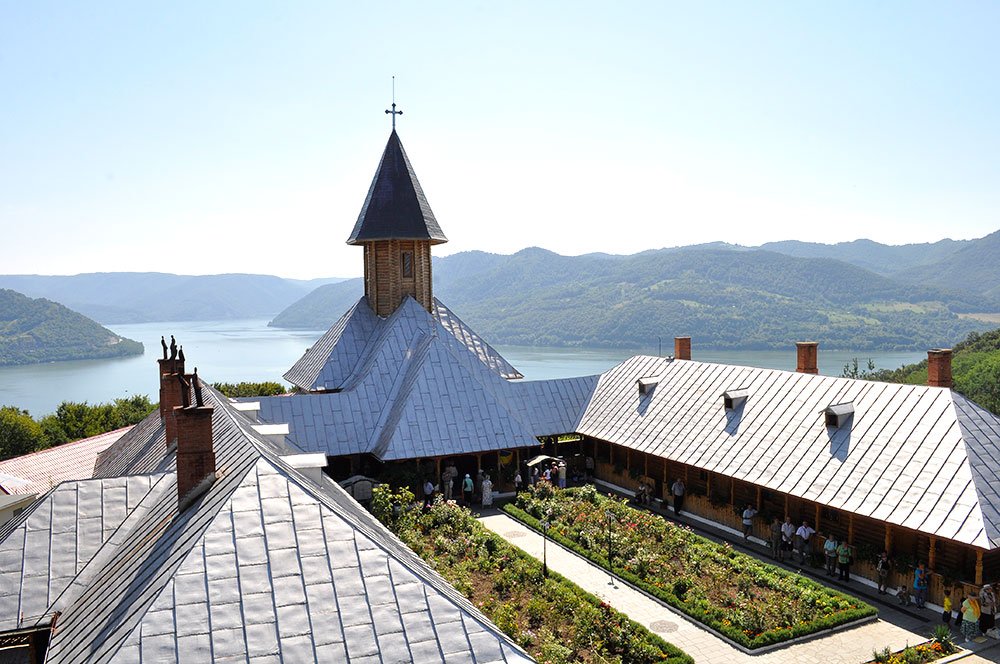 Simpozioane internaţionale la mănăstirile Tismana şi „Sfânta Ana“ 76314