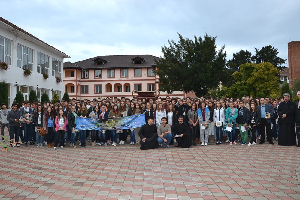 Tinerii cărăşeni aproape de Hristos 76316