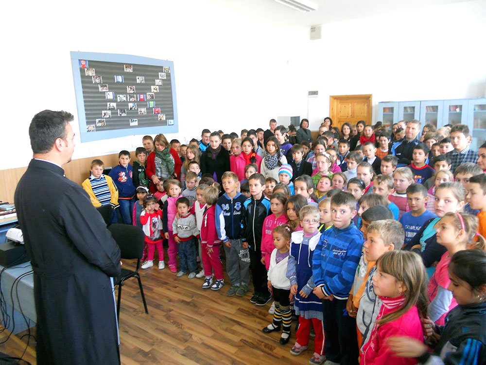 Zi de sărbătoare în şcolile girovene 76309