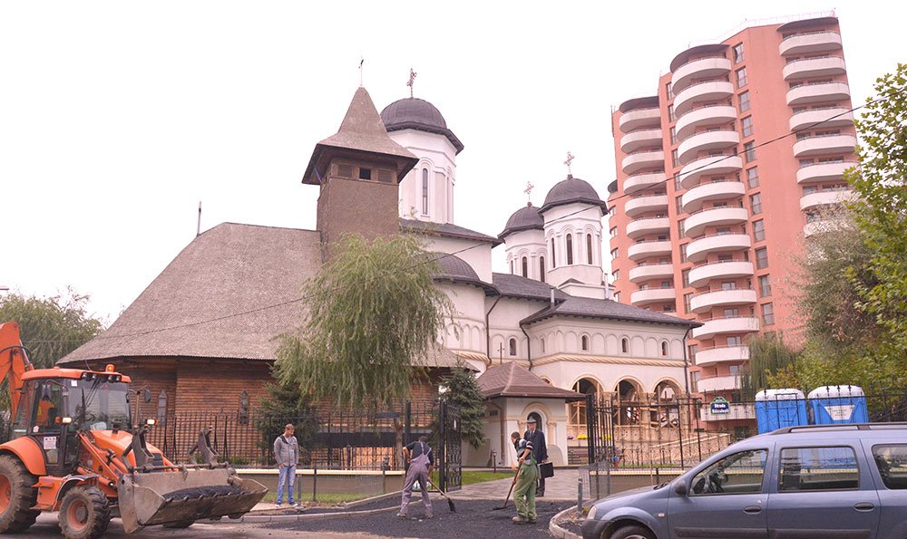 Bijuteria brâncovenească din cartierul Pajura 76242