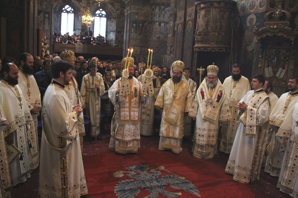 Sfânta Parascheva prăznuită la Catedrala din Roman 76214