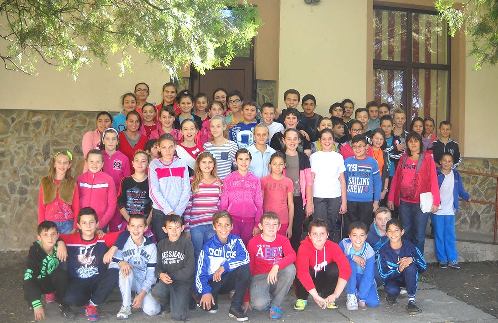 „Dăruieşte şi fii mai bun“ 76199