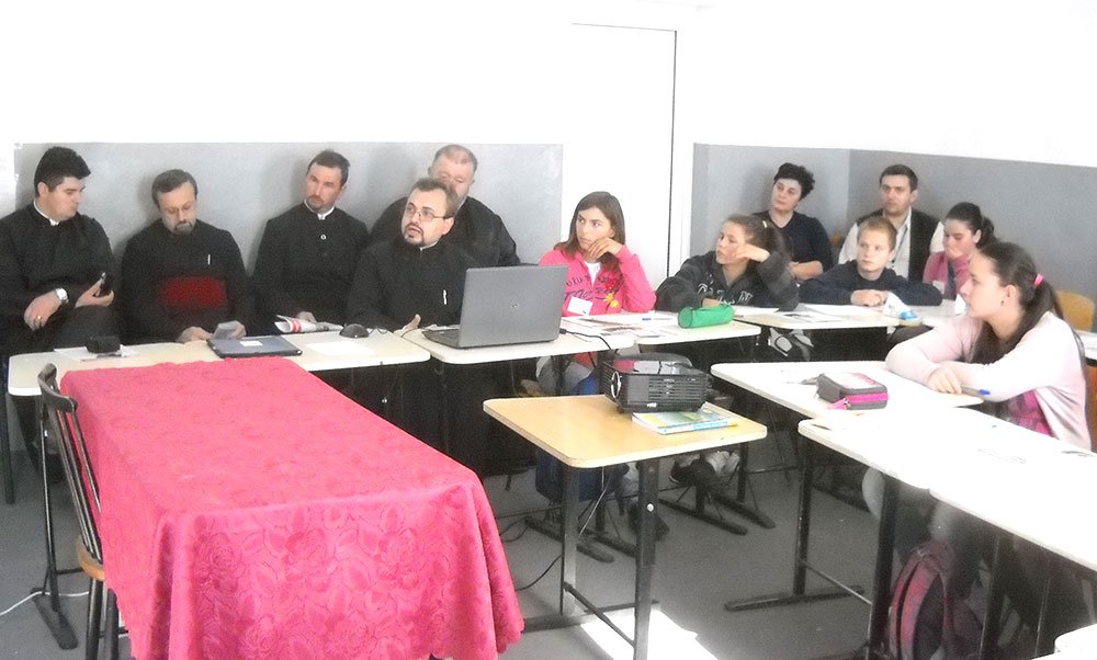 „Hristos împărtăşit copiilor“ în Parohia Birda 76198