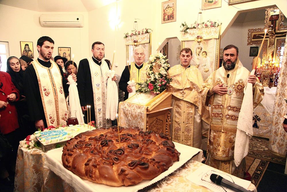 Hram şi sfinţire la două biserici vrâncene 76153