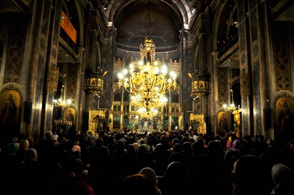 Priveghind la căpătâiul Sfintei 76168