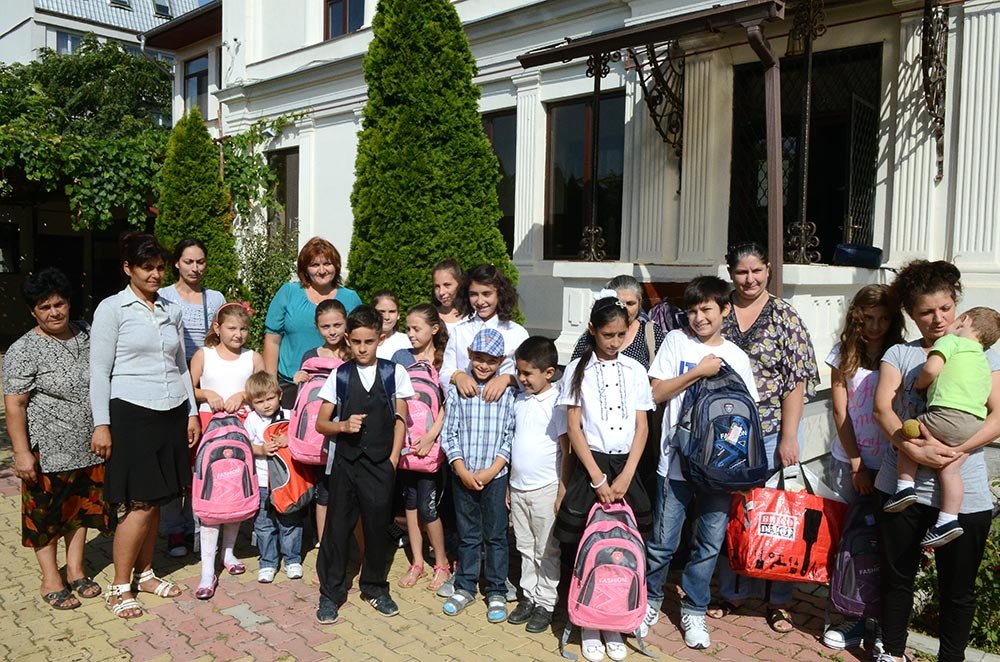 Mulţumiri şi felicitări pentru sprijinirea cu rechizite şcolare a elevilor din familii sărace sau defavorizate 76108