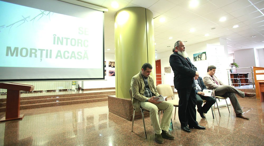 Romanul „Se întorc morţii acasă”, lansat la Sibiu 76096