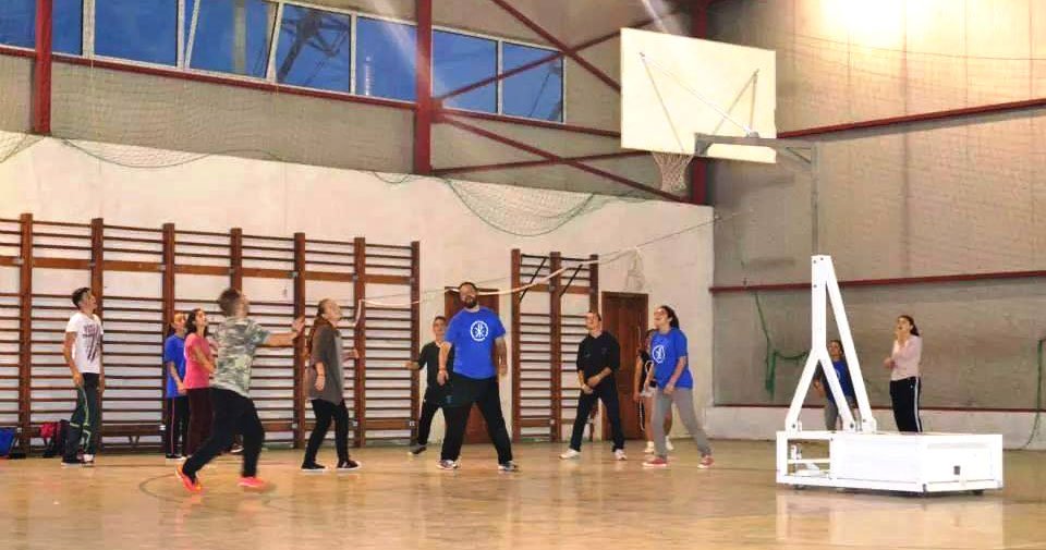 Seară sportivă cu tinerii la Beclean 76101