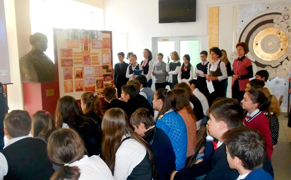 Program comemorativ închinat Sfinţilor Martiri Brâncoveni, la Şcoala Gimnazială „Alexandru cel Bun“ 76074