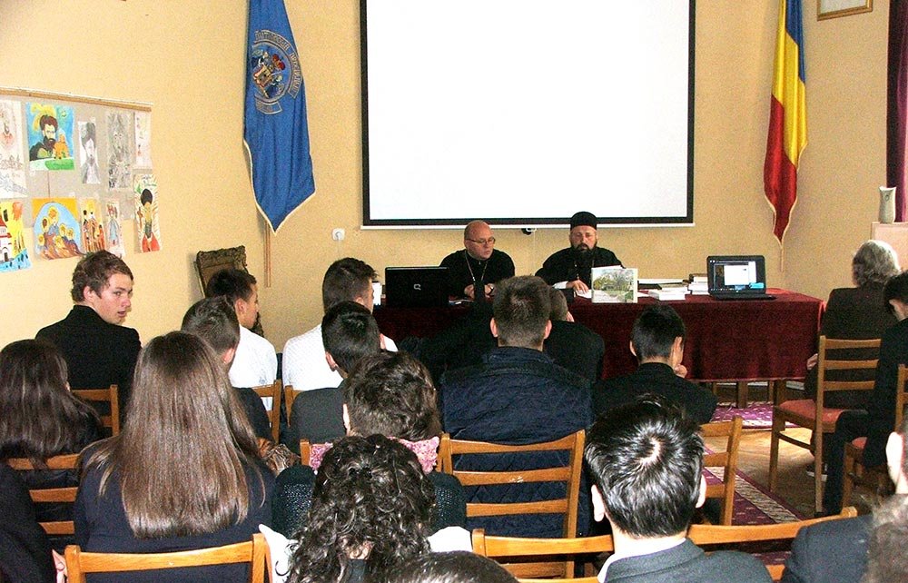 Simpozion dedicat Sfinţilor Martiri Brâncoveni pentru elevii braşoveni 76087