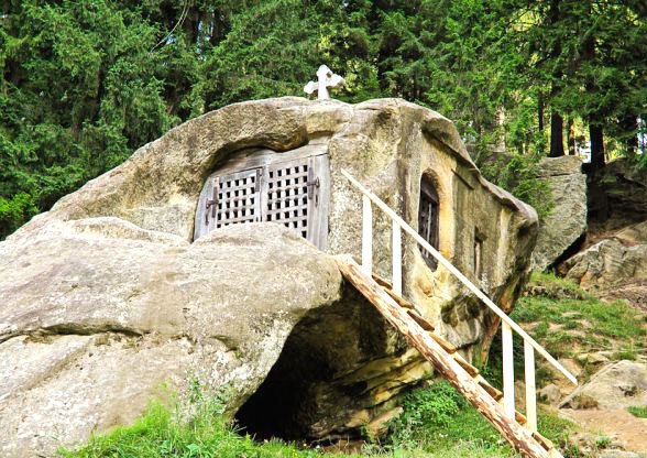 Dumnezeu este şi în chilie, şi în afara ei 76037