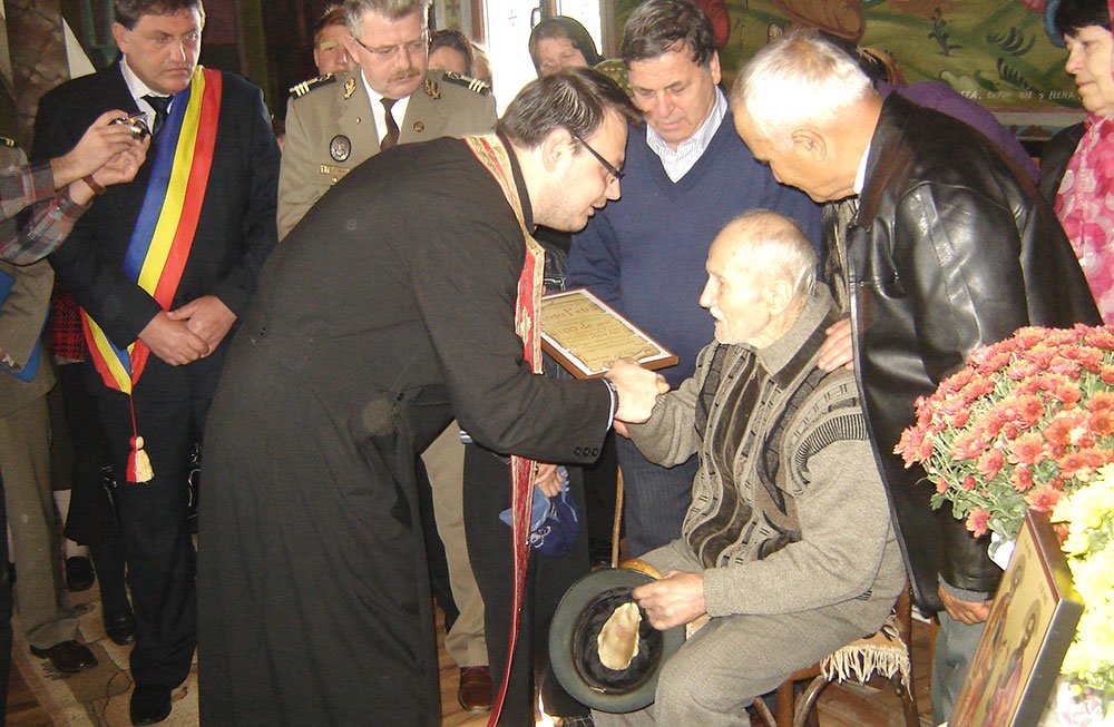 100 de ani de viaţă, sărbătoriţi în biserica parohială 75991