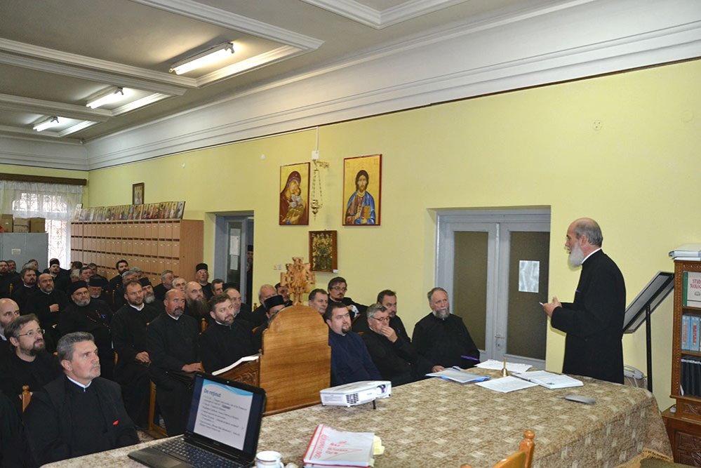 Întruniri preoţeşti în Arhiepiscopia Iaşilor 75990