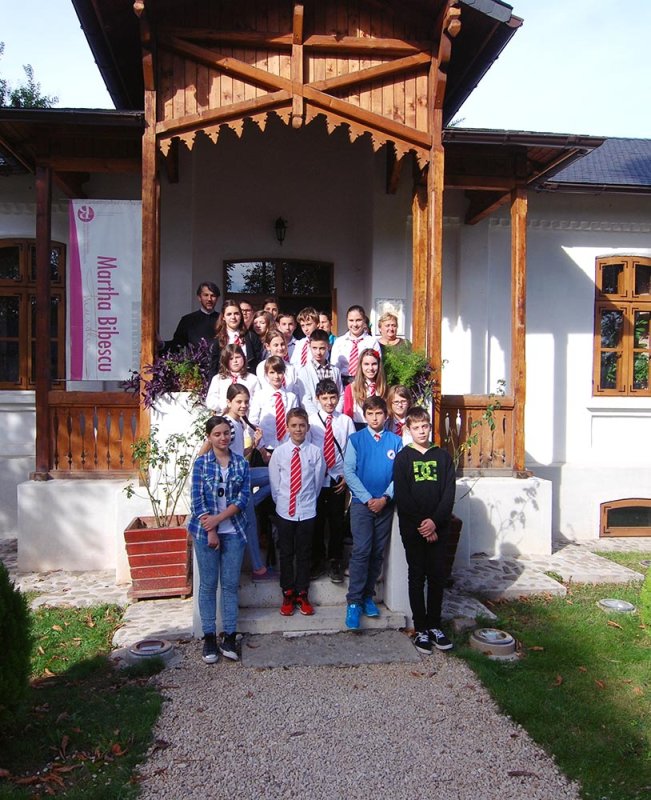 Expoziţie a elevilor clujeni, închinată Sfinţilor Brâncoveni 75974