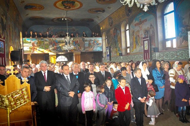 Slujiri arhiereşti în ziua Sfântului Mare Mucenic Dimitrie, Izvorâtorul de Mir 75952