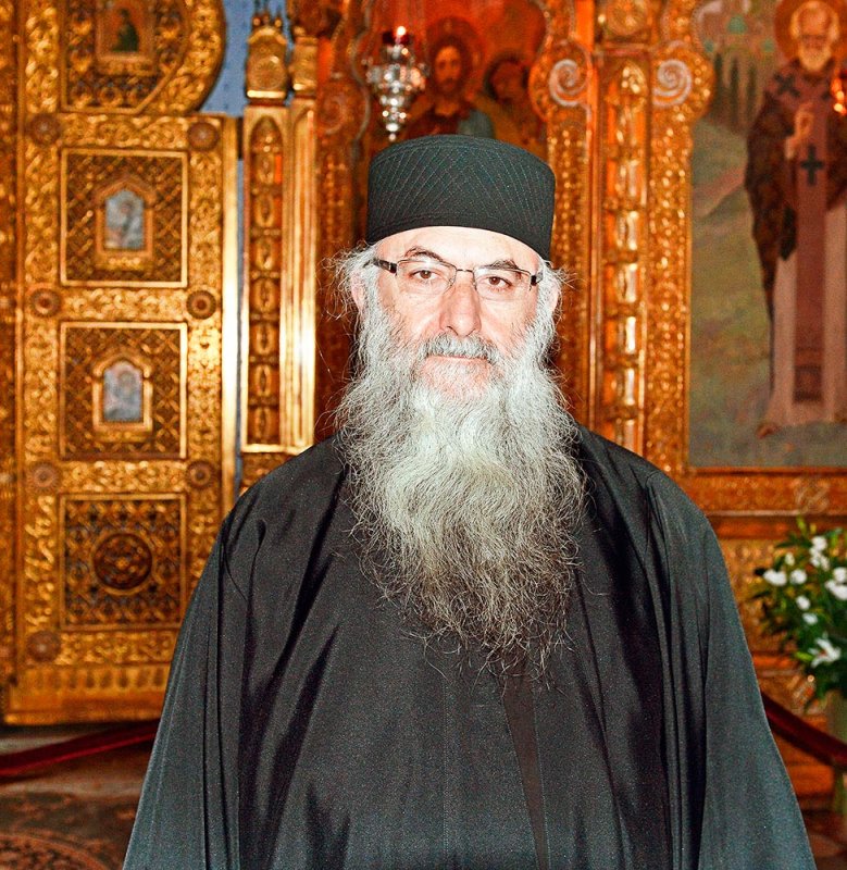 Arhimandritul Zaharia Zaharou revine în România 75839