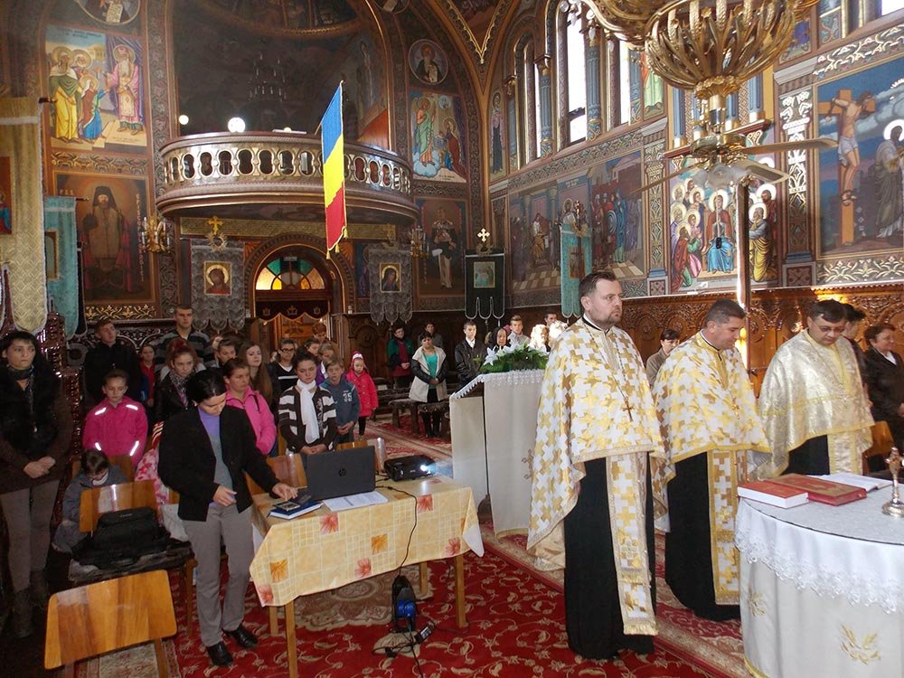 Activităţi catehetice la Brăteşti - Tinca, în Proiectul „Alege Şcoala!“ 75815