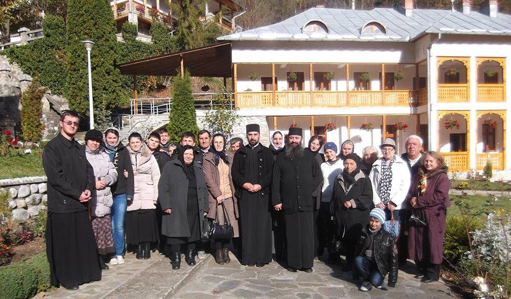 Credincioşii din parohiile Ictar Budinţ, Topolovăţu Mare şi Chizătău, în pelerinaj 75822