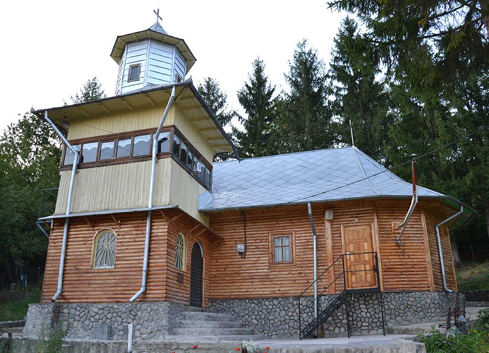 Bisericuţa de pe piscul Gârbovanei 75793