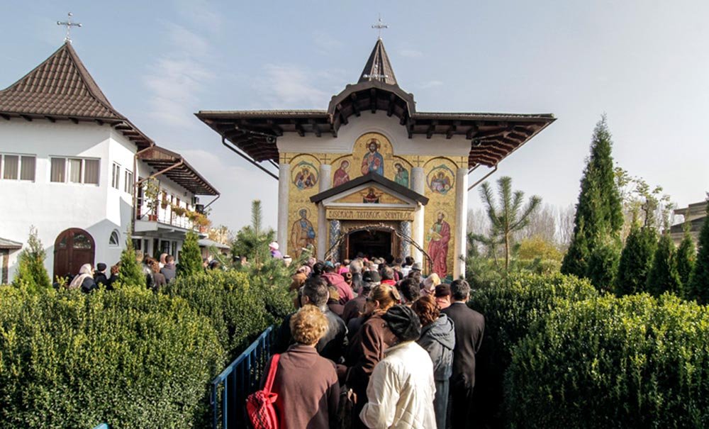 A fost resfinţită biserica din cartierul Găvana I, Piteşti 75771