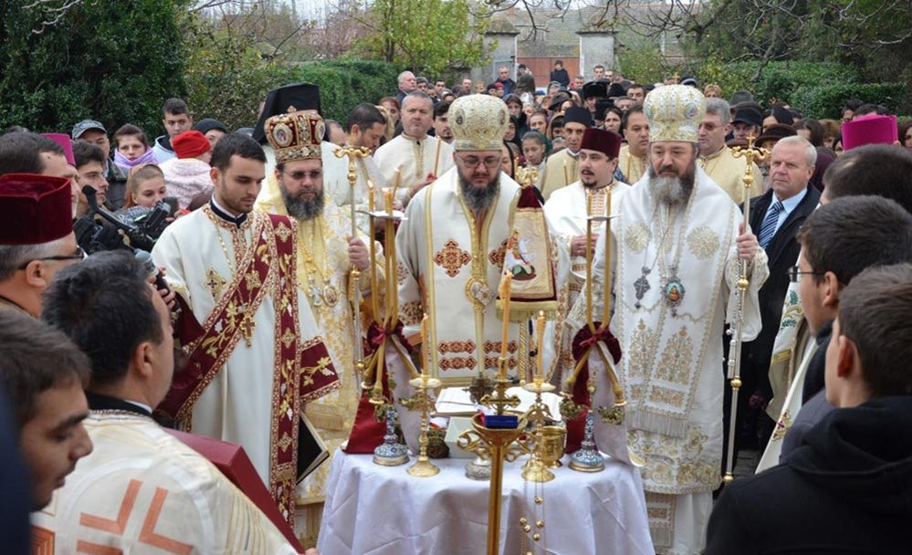Biserica din Herăşti, sfinţită de trei arhierei 75768