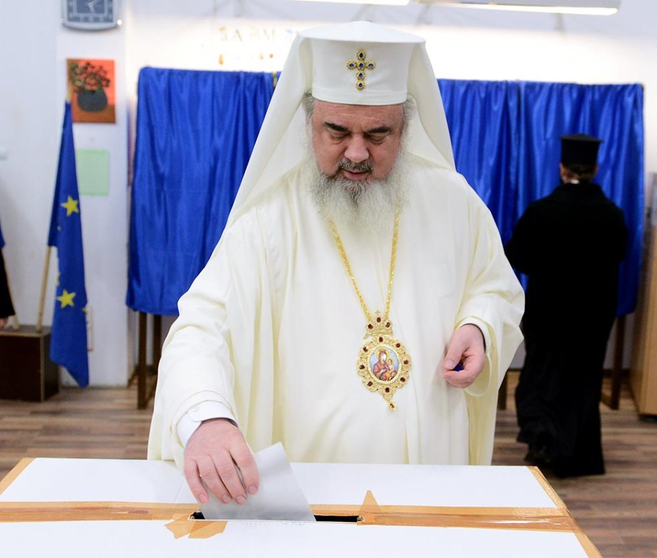 Patriarhul României a votat la secţia 644 din Bucureşti 75773