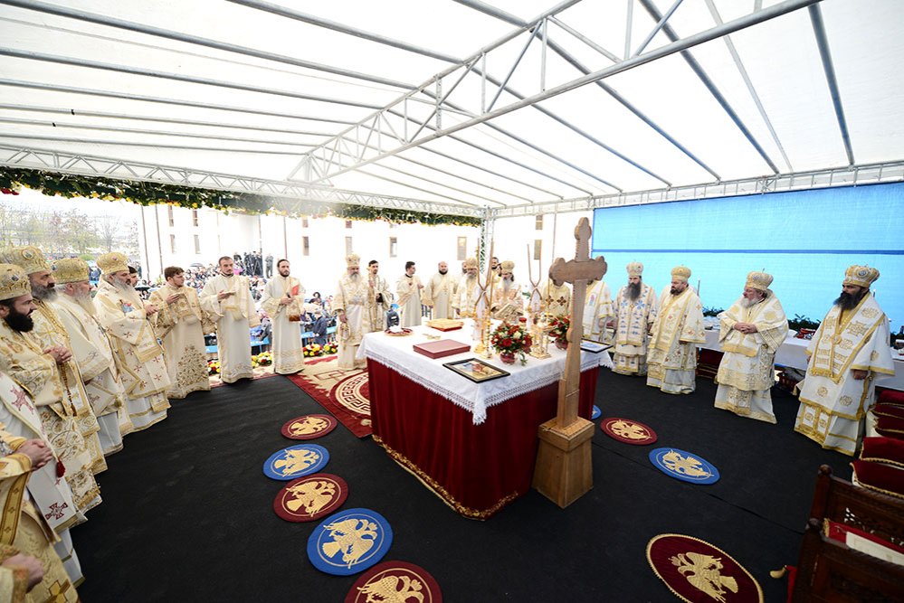 Prima biserică hunedoreană târnosită de Preafericitul Părinte Patriarh Daniel 75651