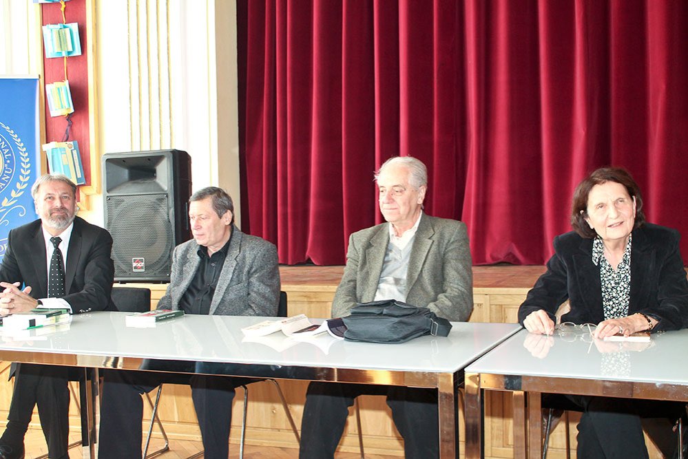 Dezbatere despre poezie şi sacru la Bistriţa 75640