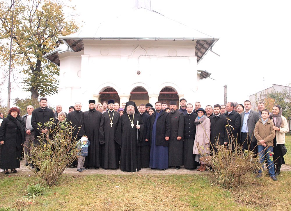 Piatră de temelie pentru o nouă biserică în Parohia Corlăteşti 75638