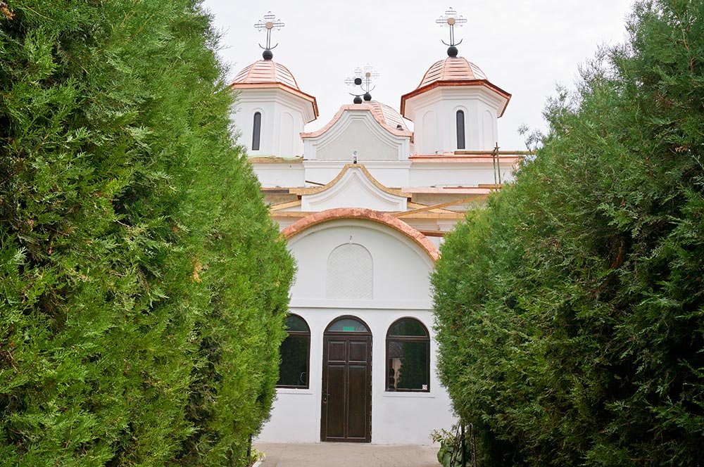 În slujba lui Dumnezeu şi a semenilor 75485