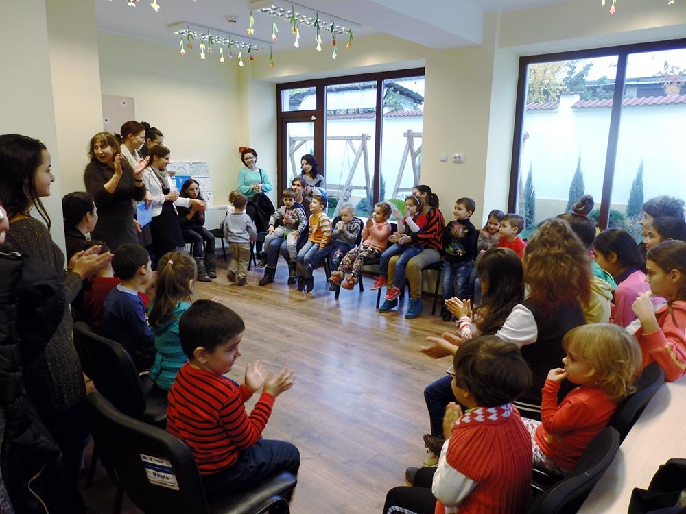 Vizită la Centrul „Aripi de Lumină“ din Craiova 75483