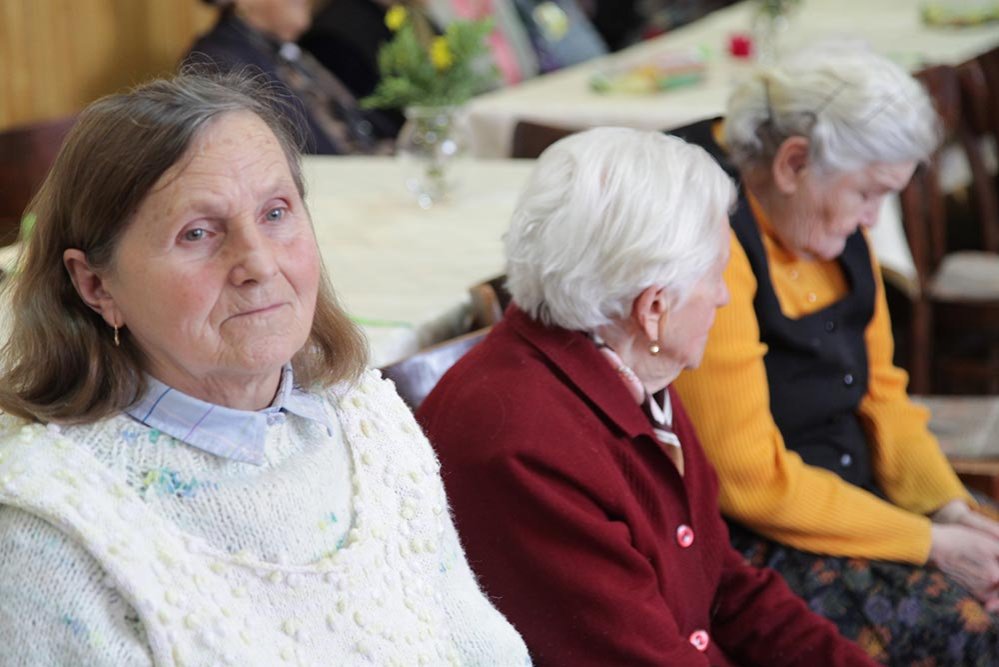 Proiectul „Din inimă pentru bunici!“, în desfăşurare la Deva 75479