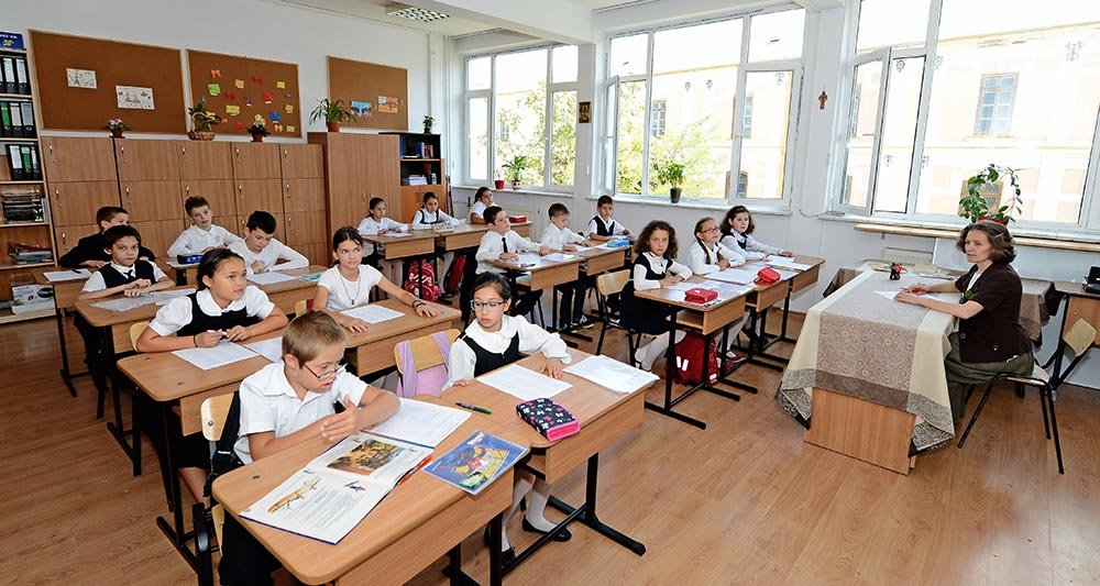 O decizie discriminatorie pentru majoritatea elevilor 75436