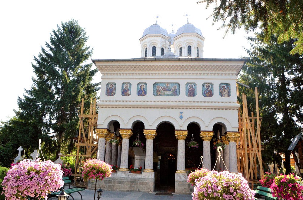 Moaşte ale Sfintei Muceniţe Ecaterina la Biserica „Maica Precista“ din Ploieşti 75367