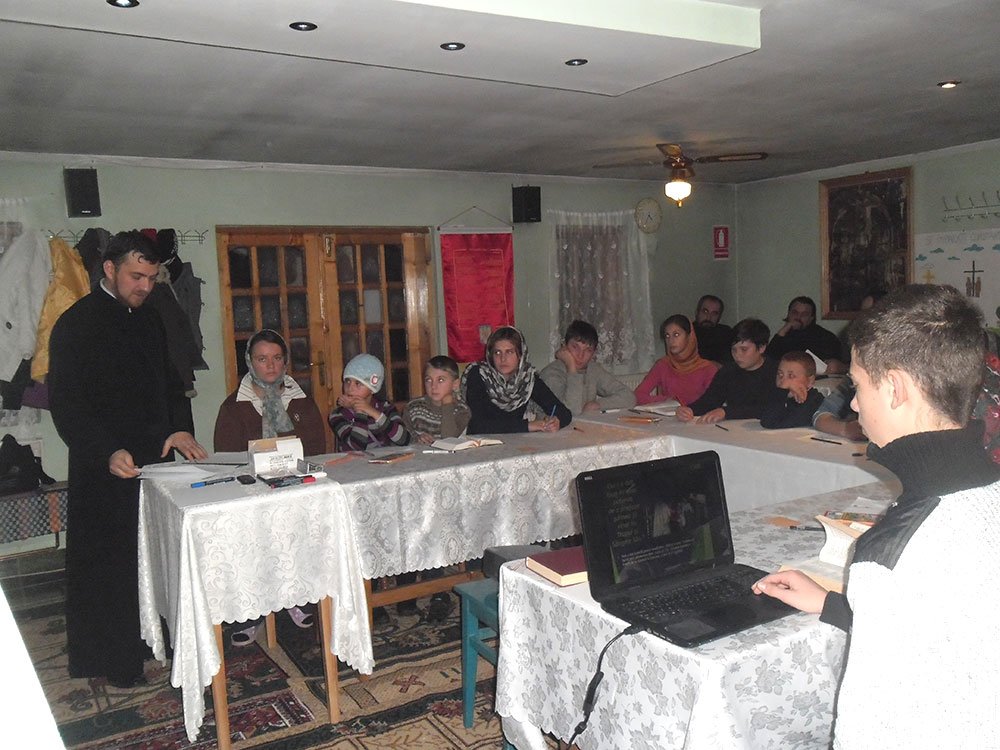 Activităţi catehetice în parohii din Dorohoi şi Botoşani 75339