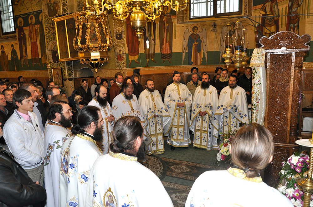 Schitul din „Poiana liniştii“, Vovidenia - Neamţ, şi-a serbat hramul 75336