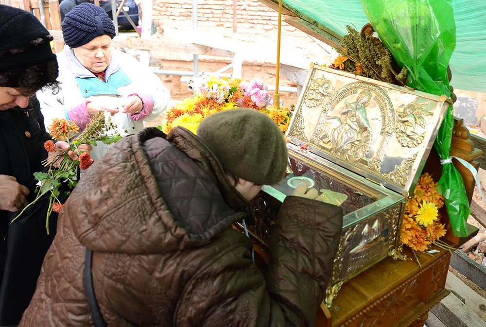 „Sfânta Ecaterina, un model al unirii ştiinţei cu credinţa“ 75322