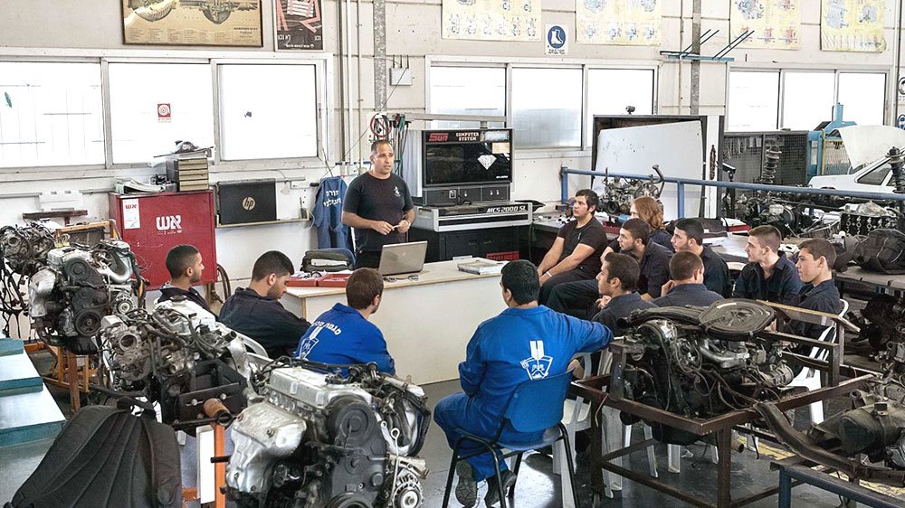 Învăţământul profesional, promovat în judeţele ţării 75303