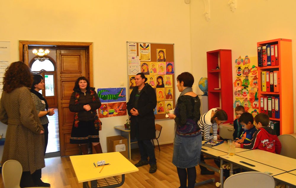 Şcoala „Varlaam Mitropolitul“, prezentată de părinţii elevilor 75306