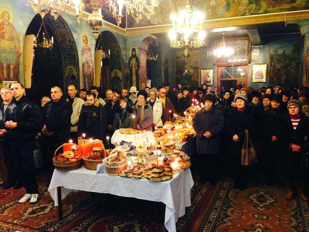 Slujbă de pomenire a părintelui Arsenie Boca, la Paşcani 75181