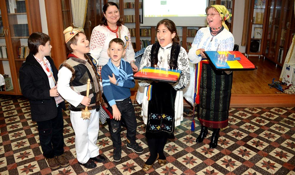 Ziua Naţională sărbătorită în ţară şi în străinătate 75195